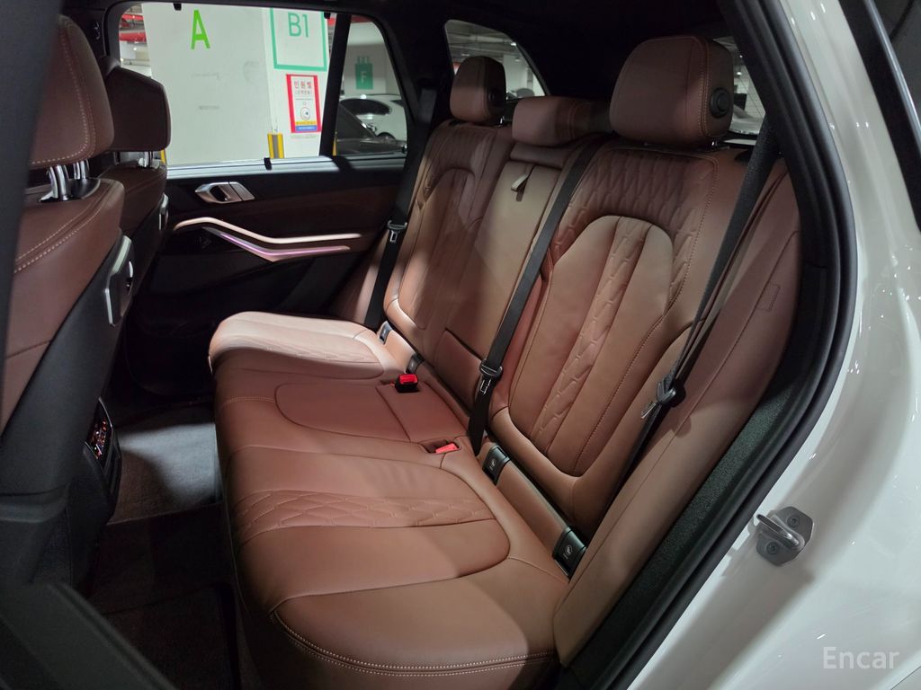 BMW X5 xDrive 40i M Sport — Фотографии автомобиля 9