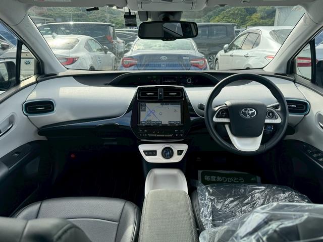 Toyota Prius A — Фотографии автомобиля 3