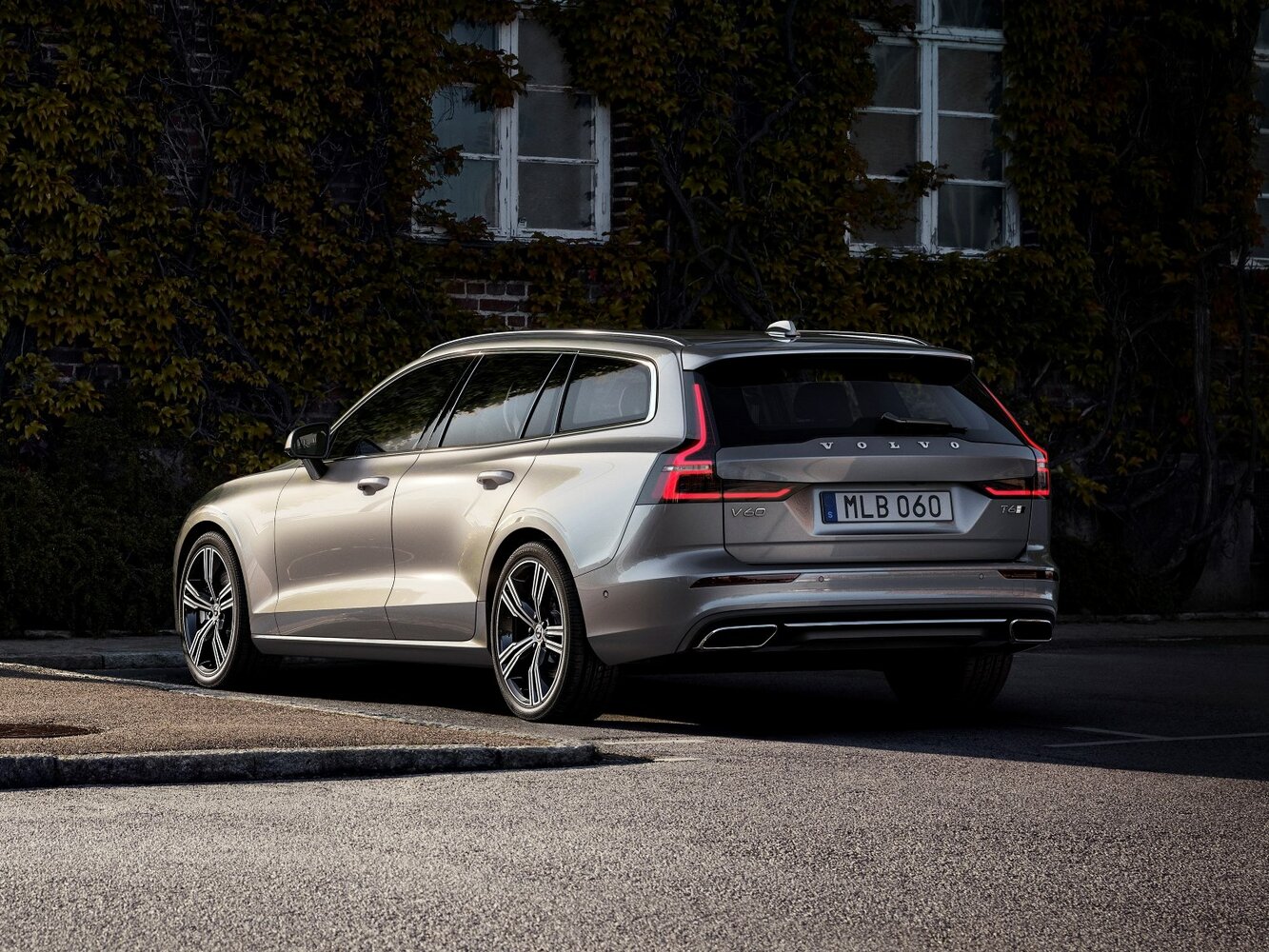 Volvo V60 B4 — Фотографии комплектации 5