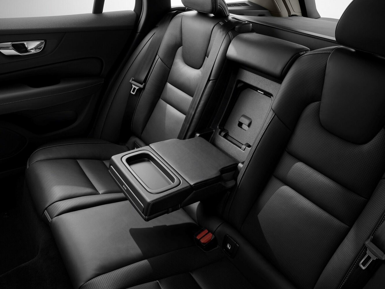 Volvo V60 B4 — Фотографии комплектации 7